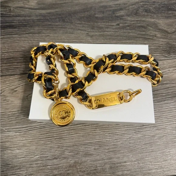 CHANEL Vintage Black Leather Gold CC Coin Chain Necklace/Belt m_6910068d006e43d1f8ce1632.jpg main image 2